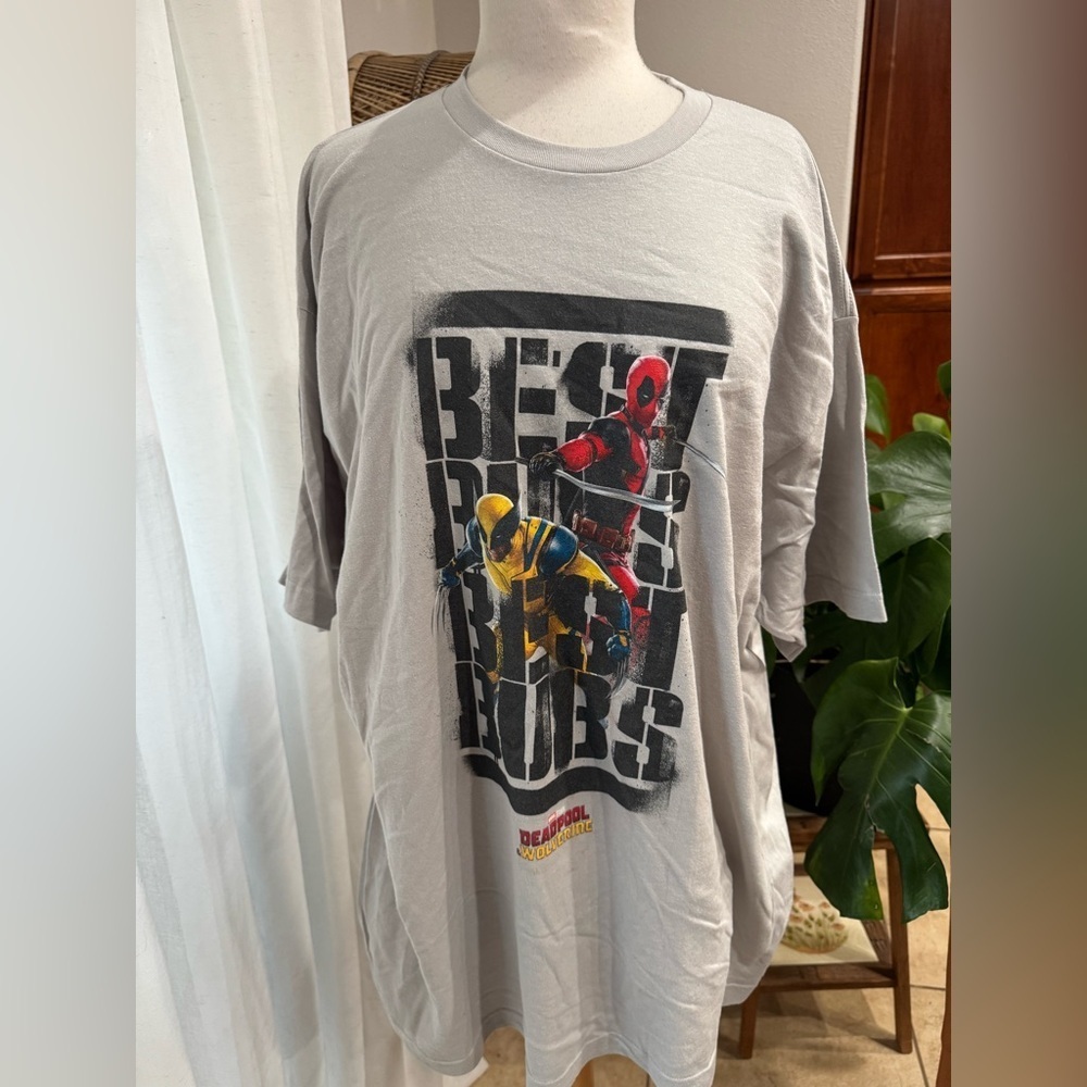 Marvel‎ Gray Graphic T-Shirt Deadpool Disney Disneyland